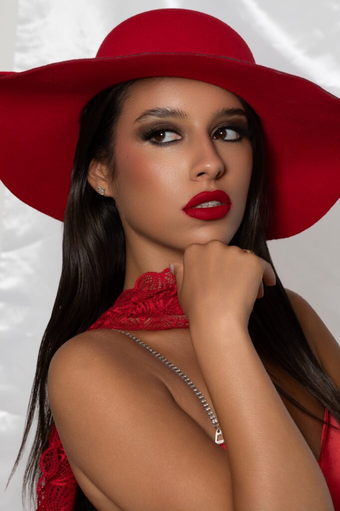 Portrait provisoire (photo du shooting ATMA) pour la fiche de Luna