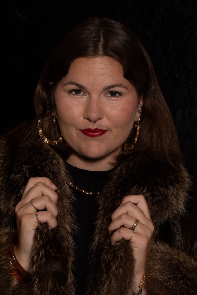 Portrait provisoire (photo du shooting ATMA) pour la fiche de Magalie