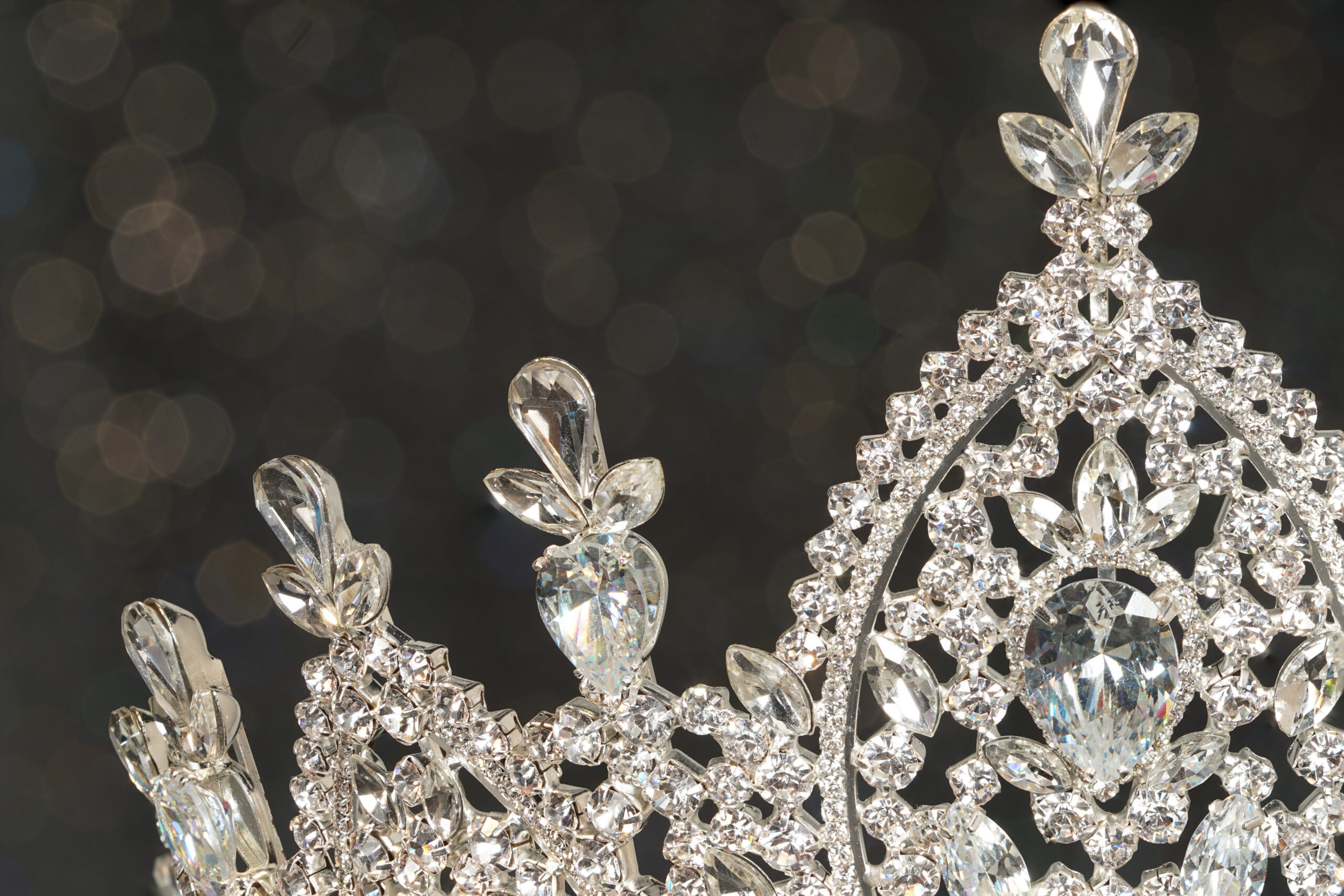 Maquillage des candidates de Miss Excellence Provence par les élèves ATMA, octobre 2023