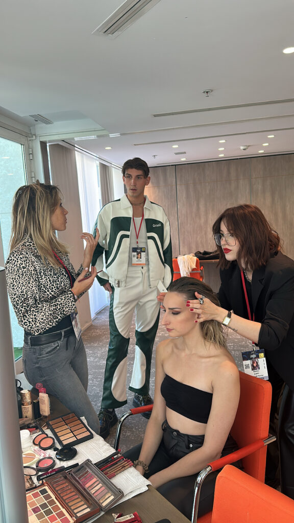 Élèves ATMA en préparation maquillage dans un palace de la Croisette