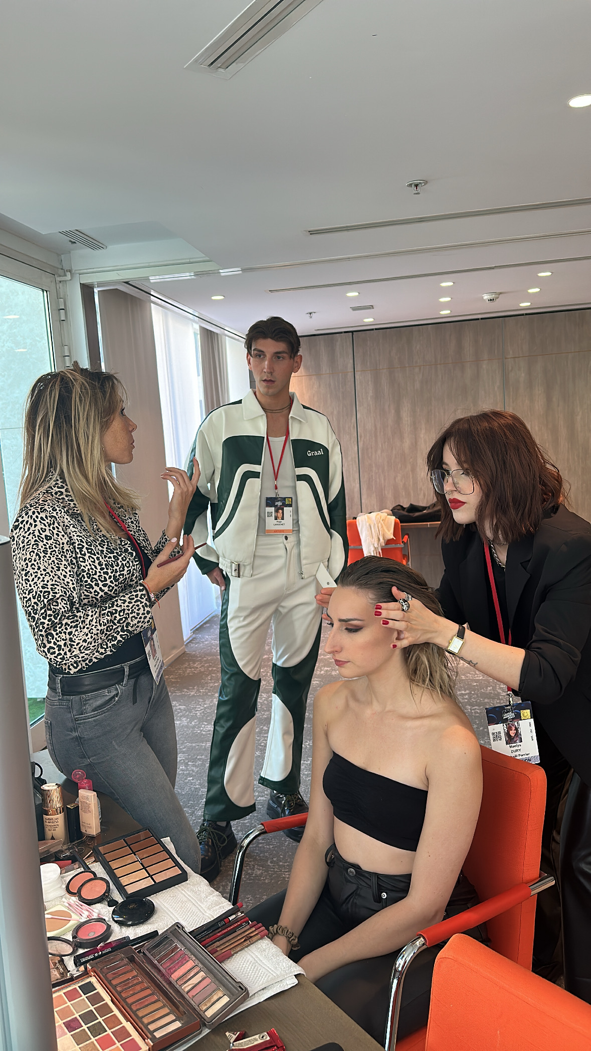 Élèves ATMA en préparation maquillage dans un palace de la Croisette